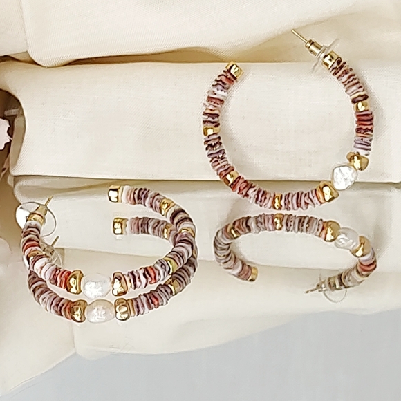 Kendra Scott Lila Vintage Gold Hoop Earrings in Pastel Shells - Picture 2 of 9